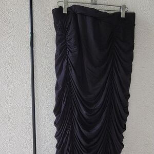 NWT- Torrid 5x knee length black skirt